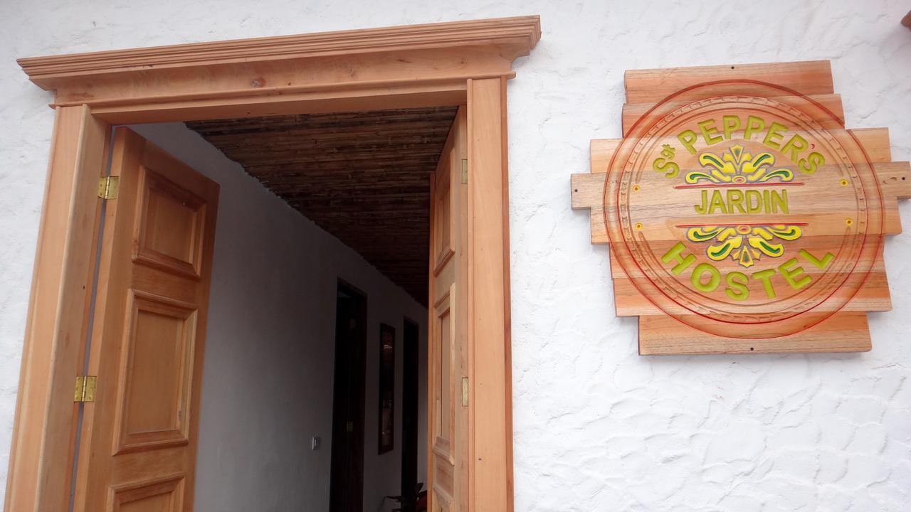 Sergeant Pepper'S Hostel Jardín Exterior photo