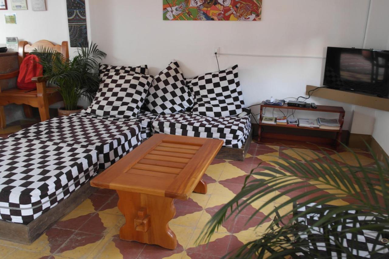 Sergeant Pepper'S Hostel Jardín Exterior photo